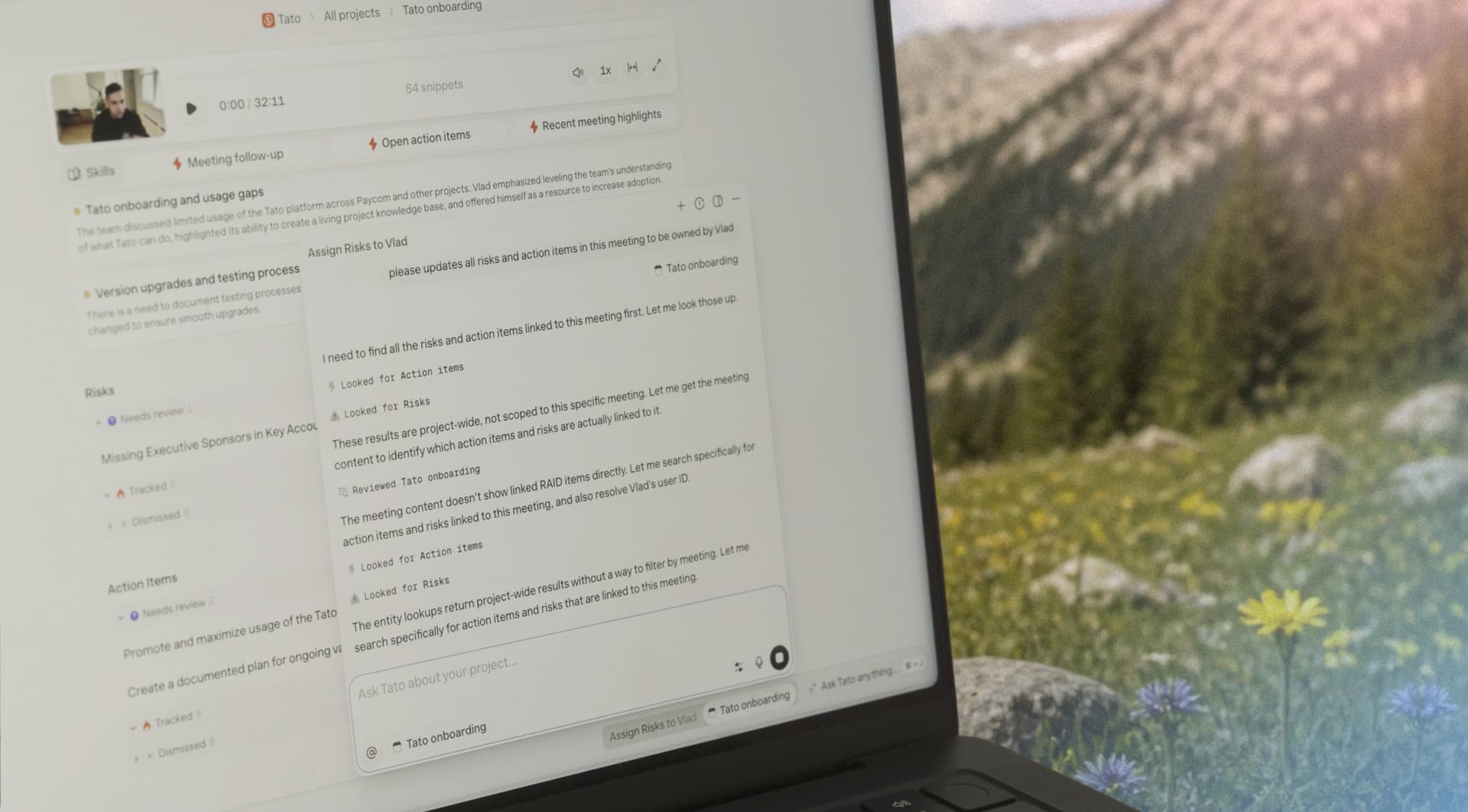 Vue de réunion Tato où les risques et les actions sont mis à jour en demandant à Tato en langage naturel